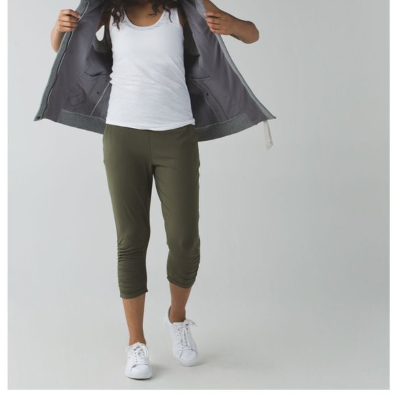 Lululemon Sunset Salutation Crop 19" Size 6 - Picture 1 of 7